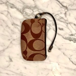 Coach wallet- wrist piece is broken